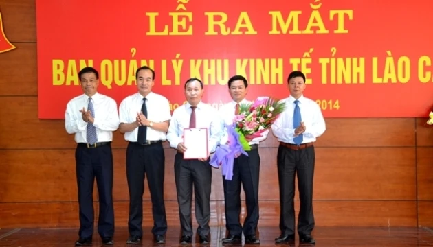 Lãnh đạo Ban QLKKT tỉnh Lào Cai ra mắt.