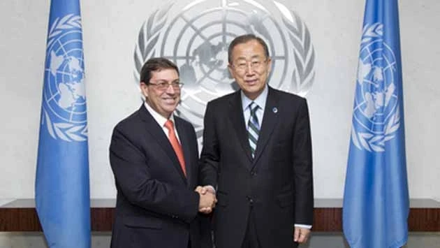 Tổng Thư ký Liên hợp quốc Ban Ki-moon (bên phải) và Bộ trưởng Ngoại giao Cuba Bruno Rodriguez Parrilla. (Ảnh: UN)