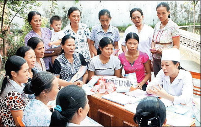 Tư vấn chăm sóc sức khỏe sinh sản cho phụ nữ huyện Gia Lâm.