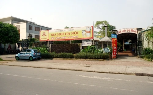 Lô đất CC3, Dự án Khu đô thị mới Mỹ Đình 2 theo quy hoạch từ năm 2001 để xây dựng công trình công cộng nhưng đến nay vẫn là nhà hàng.