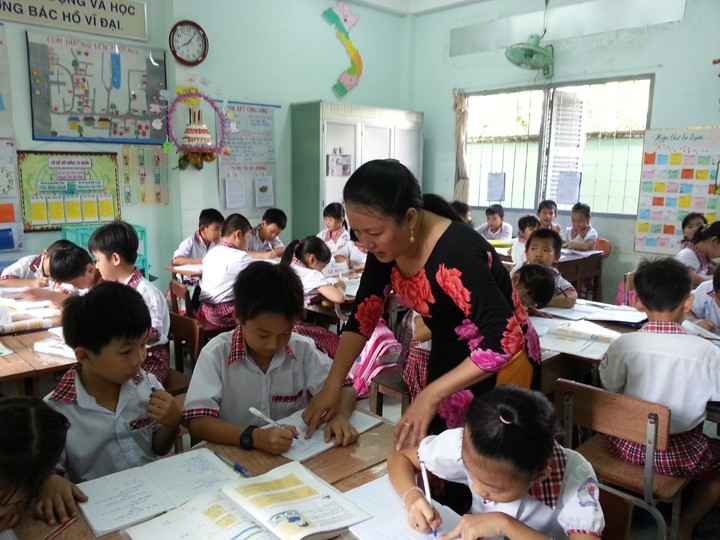 Thầy Đỗ Văn Chỉnh  Trường Tiểu học Khánh Thượng  Yên Mô viết về Tổ chức  lớp học theo mô hình 