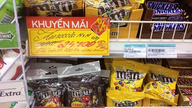 Kẹo M&M Chocolate Candies được bày bán tại các siêu thị. (Ảnh: nguoiduatin.vn)