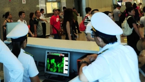 Sân bay quốc tế Đà Nẵng hiện đặt thiết bị đo thân nhiệt hành khách bay đến từ vùng có dịch Ebola. (Ảnh: Vnxpress.net) 