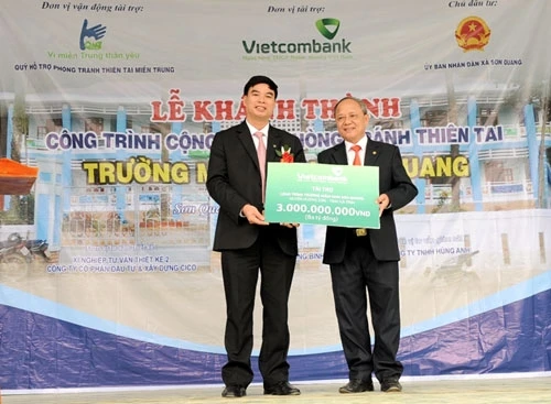 Vietcombank trao tặng công trình cộng đồng phòng tránh thiên tai