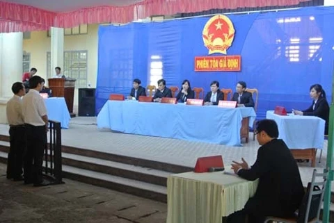 Tổ chức mô hình phiên tòa giả định giúp tuyên truyền và giáo dục pháp luật hiệu quả tại các trường học.