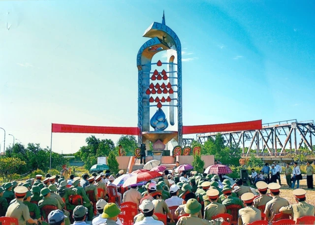 Lễ nâng cấp, bàn giao giai đoạn 1 Đài tưởng niệm Trung đội Mai Quốc Ca. Ảnh: TẤT B