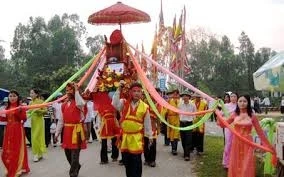Lễ hội đền Vua Mai tôn vinh người anh hùng dân tộc Mai Hắc Đế tại Nam Đàn (Nghệ An).