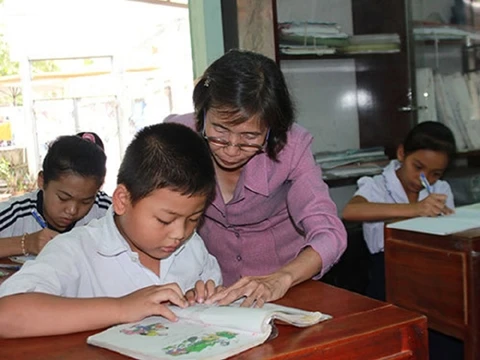 Lớp học tình thương cho các trẻ em nghèo, có hoàn cảnh khó khăn tại Trung tâm học tập cộng đồng xã Bình Chánh, huyện Bình Chánh (TP Hồ Chí Minh).