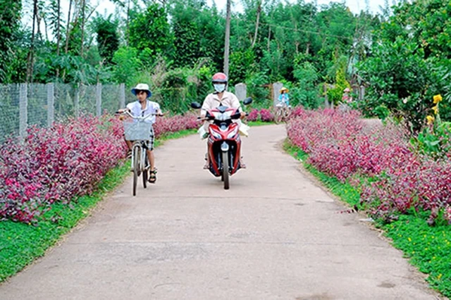 Nhờ chương trình xây dựng nông thôn mới ở Đồng Nai nên nhiều tuyến đường giao thông trong xã Xuân Bắc, huyện Xuân Lộc (Đồng Nai) đã được bê-tông hóa. Ảnh: PHẠM TÙNG