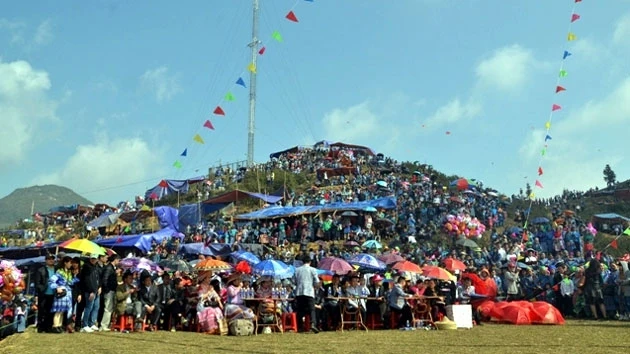 Đông vui hội Gầu Tào ở Pha Long (Lào Cai).