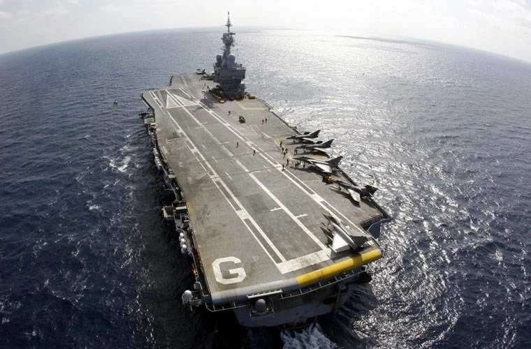 Tàu sân bay Pháp bắt đầu lên đường tham chiến chống IS
