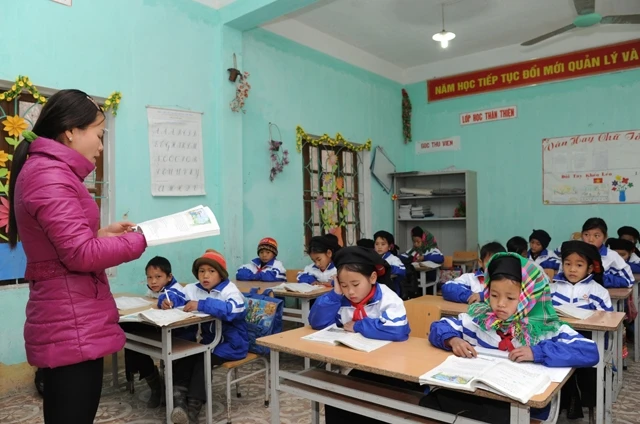 Trường tiểu học xã Bản Díu (huyện Xín Mần, Hà Giang) được trang bị đầy đủ cơ sở vật chất nhờ thực hiện chương trình xây dựng nông thôn mới. 