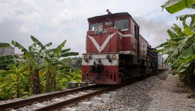 Tuyến đường sắt Yên Viên - Lào Cai.