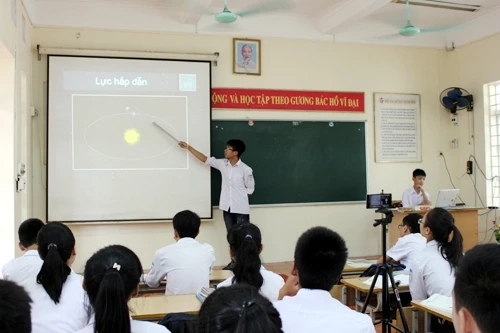 Giờ học của học sinh Trường THPT Cẩm Phả (Quảng Ninh).