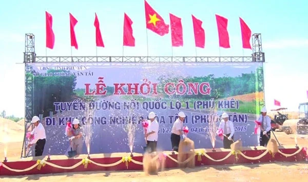 Lãnh đạo tỉnh Phú Yên và liên danh tổng thầu động thổ khởi công dự án.