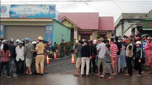 Công an huyện Hướng Hóa (Quảng Trị) bảo vệ nghiêm ngặt hiện trường xảy ra vụ án mạng.