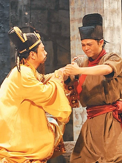 Nghệ sĩ Trung Hiếu vào vai Lý Thường Kiệt trong vở Tình sử ngàn năm.