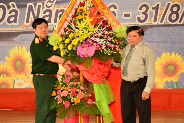 Thượng tướng Phạm Xuân Hùng (bên trái) và Thứ trưởng Bùi Văn Ga 