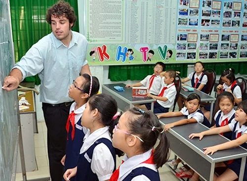 “Xóa mù chữ chức năng” đang là đòi hỏi cấp thiết của xã hội hiện đại. Ảnh: TẤN THANH