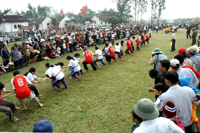 Các lễ hội truyền thống dân gian vẫn được duy trì, làm tăng thêm nét đẹp văn hóa trong đời sống cộng đồng ở Hưng Nguyên.