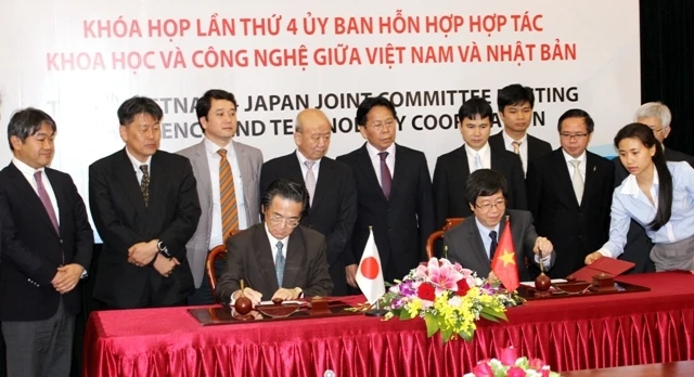 Lễ ký kết biên bản ghi nhớ tại khóa họp lần thứ 4 Ủy ban hỗn hợp về hợp tác khoa học và công nghệ giữa Việt Nam và Nhật Bản.