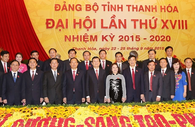 Chủ tịch nước Trương Tấn Sang với các đại biểu dự Đại hội Đảng bộ tỉnh Thanh Hóa.