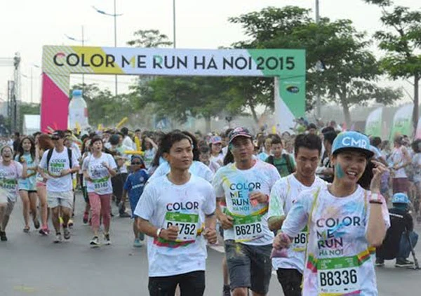 Tiếp nối thành công ấn tượng tại TP Hồ Chí Minh vào tháng 4 và Đà Nẵng, vào tháng 6 vừa qua, Đường chạy sắc mầu - Color Me Run đã được tổ chức tại Khu đô thị Vinhome Riverside (Long Biên, Hà Nội) vào 