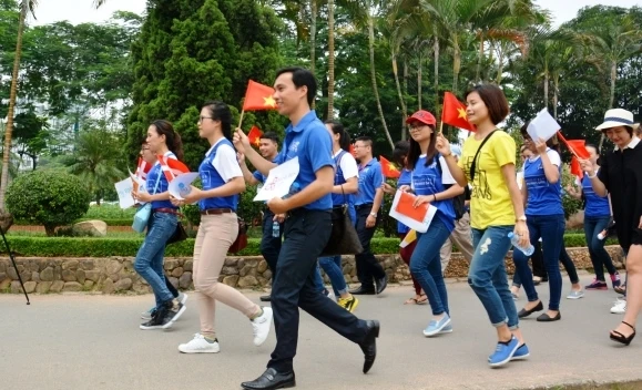 Các bệnh nhân vẩy nến và người ủng hộ tham gia chương trình chạy bộ vì bệnh nhân vẩy nến tại Hà Nội.