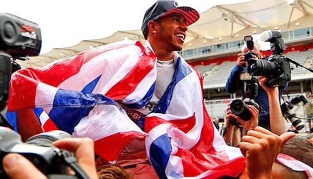Lewis Hamilton trong khoảnh khắc chiến thắng. (ảnh: BCC Sports).