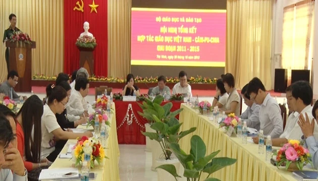 Quang cảnh Hội nghị tổng kết hợp tác giáo dục Việt Nam – Campuchia giai đoạn 2011 - 2015.