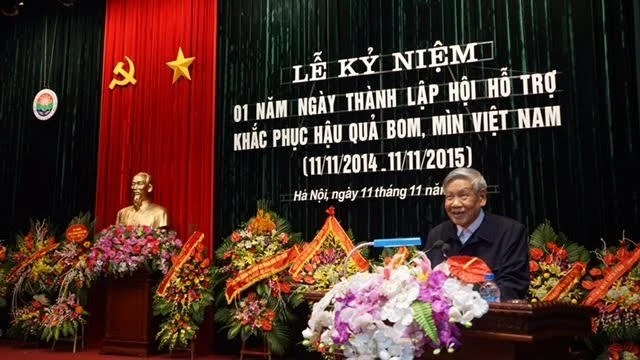 Nguyên Tổng Bí thư Lê Khả Phiêu phát biểu tại lễ kỷ niệm.
