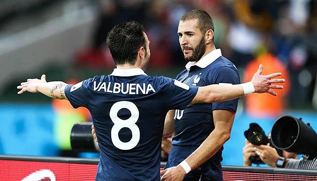 Benzema (phải) và Valbuena trong màu áo đội tuyển quốc gia Pháp. (ảnh minh hoạ)