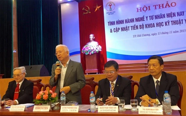 GS, TS khoa học Phạm Mạnh Hùng, Chủ tịch Tổng Hội Y học Việt Nam phát biểu tại hội thảo.