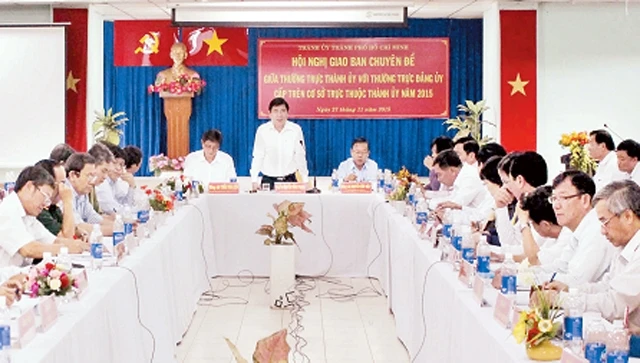 Giao ban chuyên đề giữa Thường trực Thành ủy TP Hồ Chí Minh với thường trực các đảng ủy cấp trên cơ sở trực thuộc.