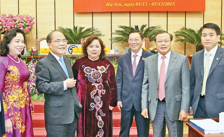 Chủ tịch QH Nguyễn Sinh Hùng với các đại biểu tại phiên khai mạc kỳ họp . Ảnh: NHAN SÁNG (TTXVN)