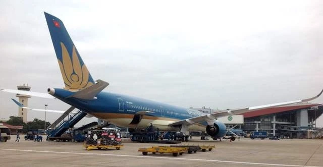 Máy bay A350 vận chuyển miễn phí quà tặng cho Bệnh viện tim Hà Nội hạ cánh xuống Sân bay quốc tế Nội Bài.