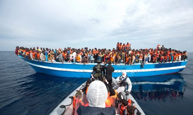 Người di cư vượt biển tới châu Âu trên những con thuyền ọp ẹp.