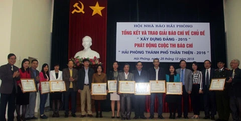 Trao giải thi báo chí về "Xây dựng Đảng 2015" của Hải Phòng
