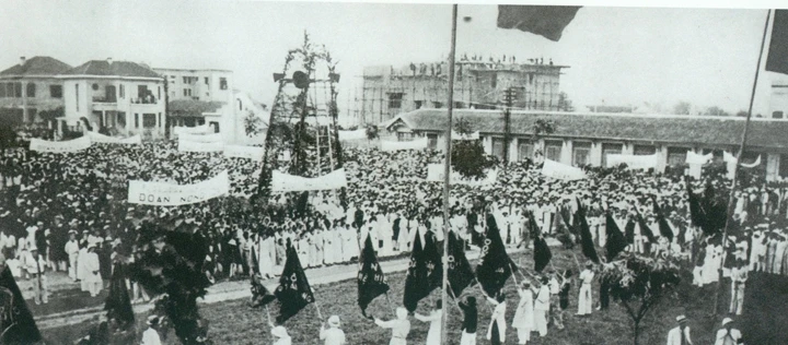 Mít-tinh quần chúng ngày 1-5-1938 tại Khu Đấu xảo Hà Nội (nay là Cung Văn hóa Lao động Hữu Nghị).