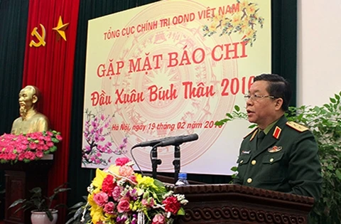 Trung tướng Nguyễn Trọng Nghĩa phát biểu tại buổi gặp mặt báo chí, sáng 19-2. (Ảnh: BQP)