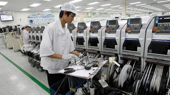 Công nhân làm việc trong Khu tổ hợp công nghệ cao Samsung Electronics Việt Nam, huyện Yên Phong (Bắc Ninh). Ảnh: THẢO LÂM