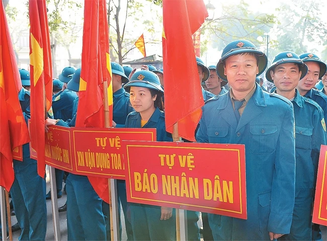 Quận Hoàn Kiếm ra quân huấn luyện lực lượng vũ trang năm 2016