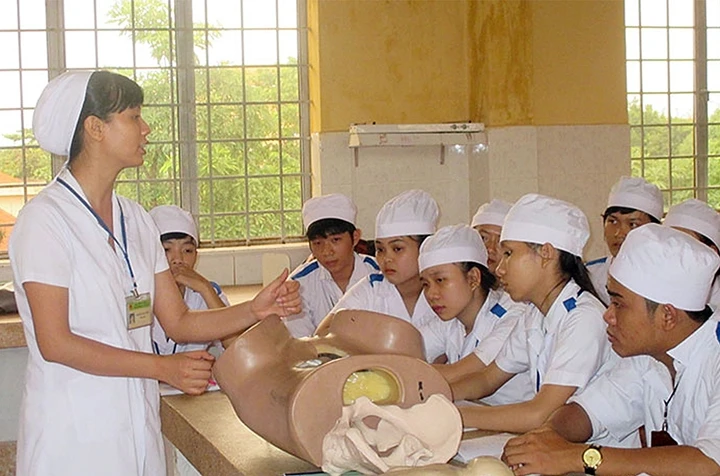 Một buổi thực tập về sức khỏe sinh sản của học sinh Trường trung cấp Y tế Bình Phước. 