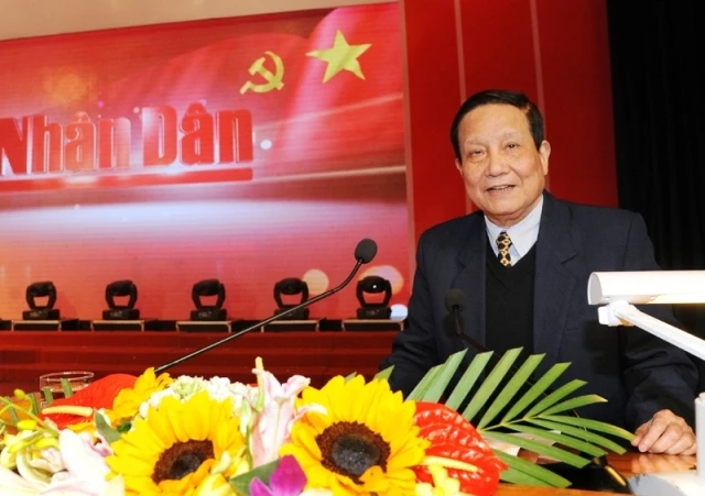 Nhà báo Hà Đăng phát biểu tại Lễ kỷ niệm 65 năm Ngày Báo Nhân Dân ra số đầu (11-3-1951 – 11-3-2016).