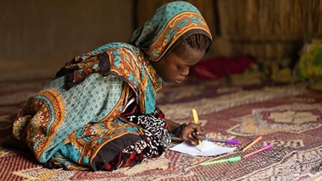 Bé gái Salta Bintou Hassan, 11 tuổi, bị mất một cánh tay sau một vụ tấn công tự sát tại Chad, tháng 10-2015. (Ảnh: UNICEF)