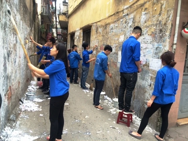 Hoạt động Ngày Chủ nhật xanh của đoàn viên thanh niên phường Trương Định, quận Hai Bà Trưng.