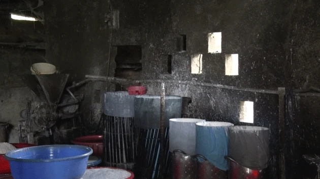 Nghề sản xuất bún phát triển mạnh ở Quảng Trị nhưng chưa được đầu tư hệ thống xử lý nước thải.