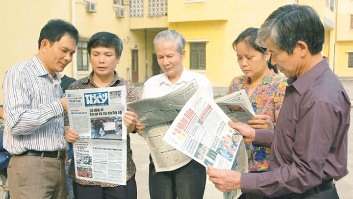 Bạn đọc với Báo Nhân Dân.