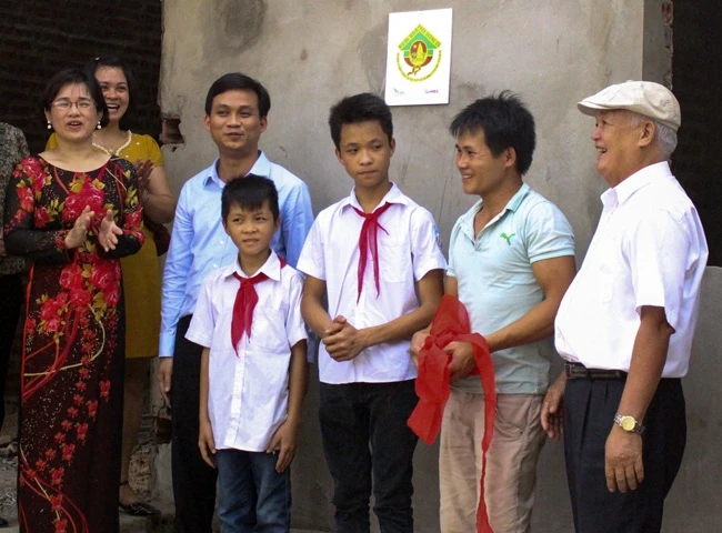 Lễ khánh thành "Ngôi nhà Khăn quàng đỏ" tại tỉnh Cao Bằng.