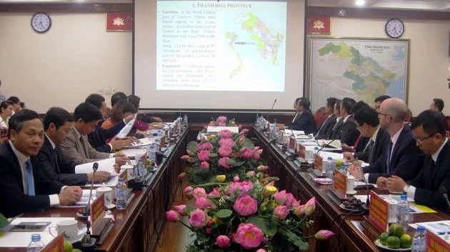 Toàn cảnh buổi làm việc giữa tỉnh Thanh Hóa với  Hoàng tử Bru-nây cùng các doanh nghiệp quốc tế.